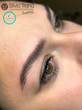Sopracciglia tecnica realistica Swish Brow — foto 4 di 5